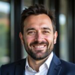 4 critères de décision que Jimenez Julien applique pour coordonner SEO, SEA, contenus et email selon le parcours client